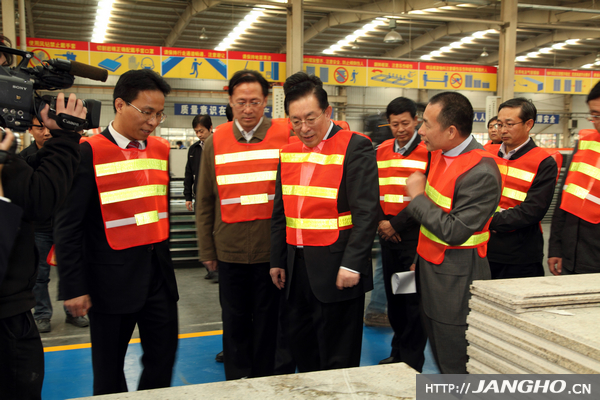 20130107043938534 骆琳莅临18LUCK官网幕墙视察调研