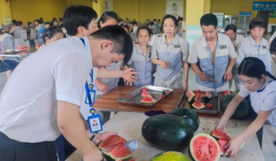 战高温，，，送清凉，，，爱心转达沁人心